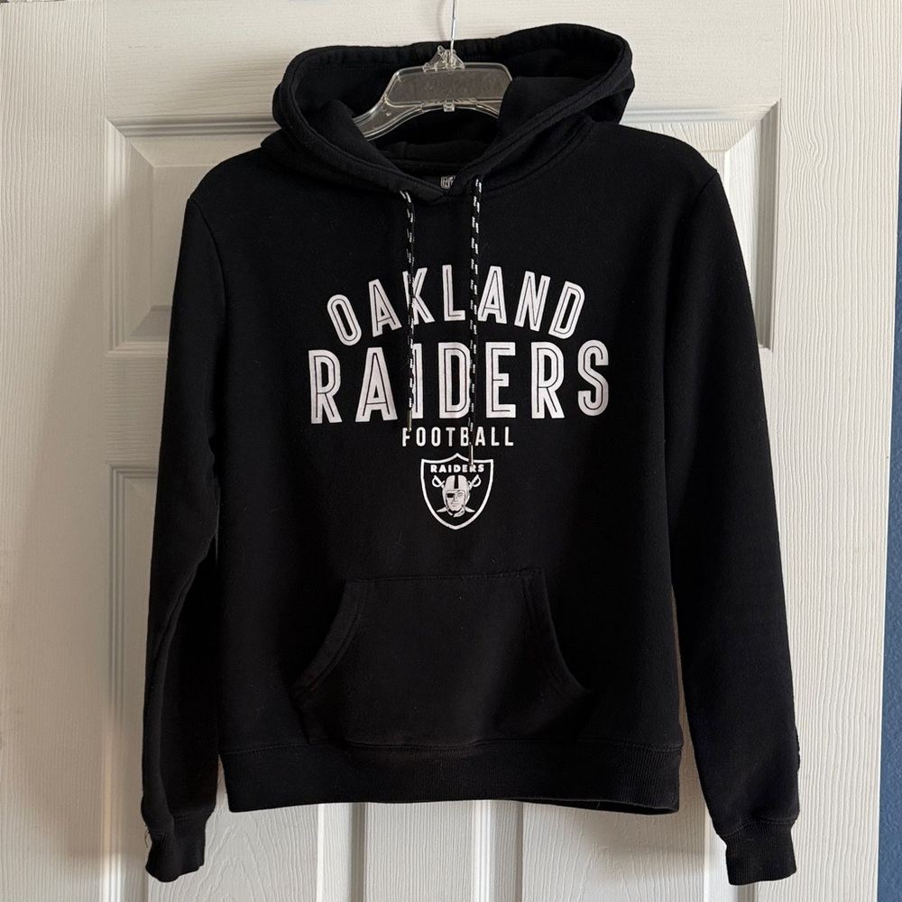 Vintage NFL Oakland Raiders Team Apparel, size M.
